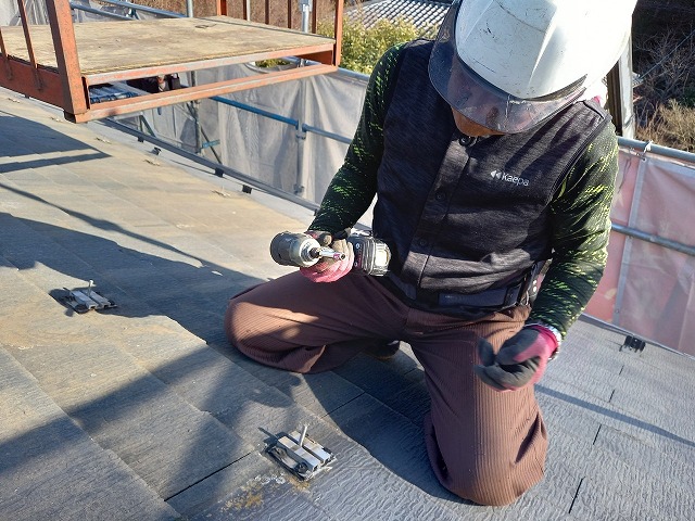 太陽光パネル取付金具の取り外し